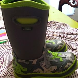 Perfect storm kids boots. Great condition